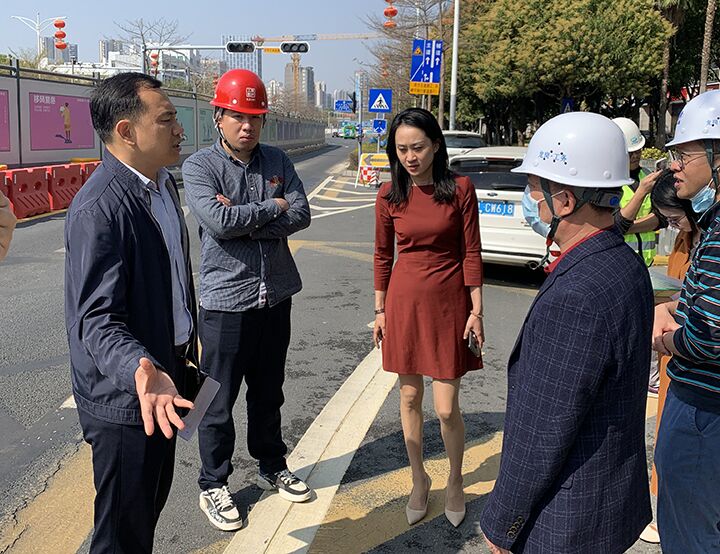 20210223深圳市交通運(yùn)輸局龍崗管理局現(xiàn)場(chǎng)調(diào)查清林路、白灰圍一路占道施工情況.jpg